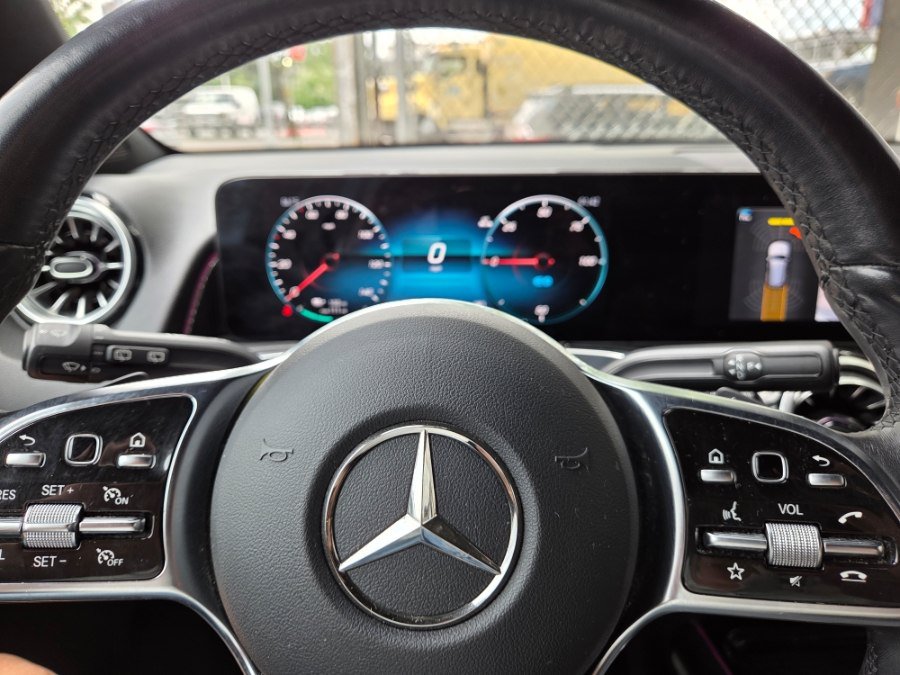 Used 2023 Mercedes-Benz EQB 300 4MATIC w/ Exclusive Package image 15