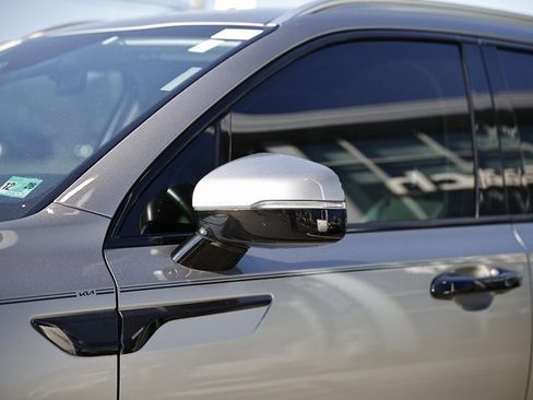 Used 2023 Kia Sorento EX image 12