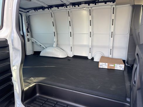 New 2025 Chevrolet Express 3500 image 14