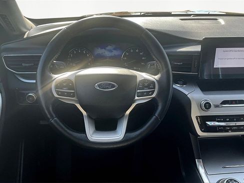 Used 2021 Ford Explorer XLT w/ Equipment Group 202A image 5