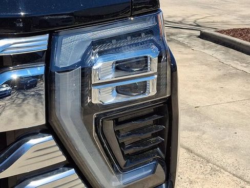 Used 2024 Chevrolet Silverado 2500 High Country w/ High Country Premium Package AWD/4WD image 9