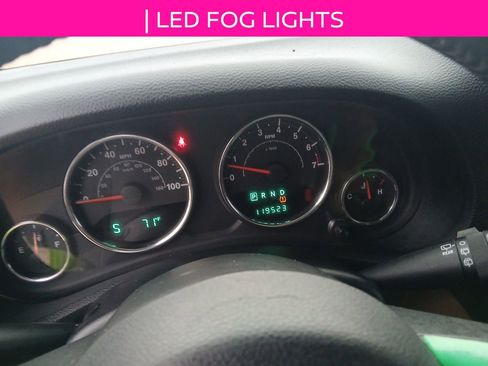 Used 2012 Jeep Wrangler Unlimited Sahara image 12