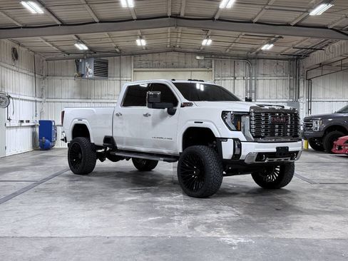 Used 2024 GMC Sierra 3500 Denali w/ Denali Reserve Package AWD/4WD image 1