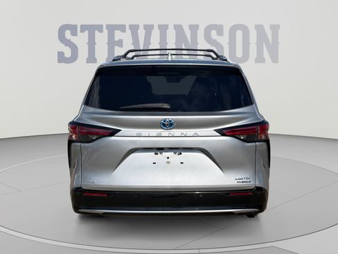 Used 2021 Toyota Sienna Limited AWD/4WD image 4