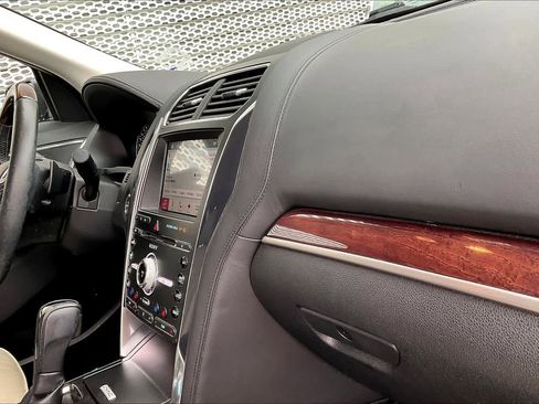 Used 2017 Ford Explorer Platinum image 14