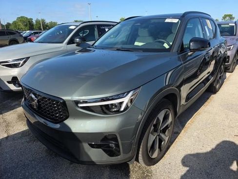 Used 2026 Volvo XC40 B5 Plus AWD/4WD image 2