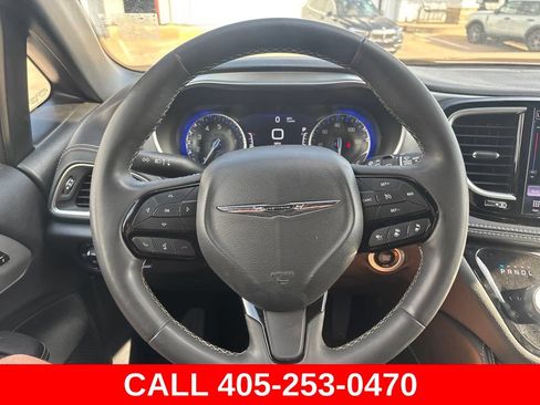 Used 2025 Chrysler Pacifica Limited FWD image 10
