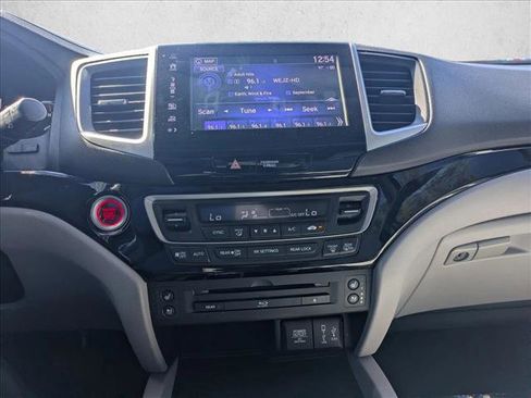 Used 2018 Honda Pilot Elite image 12