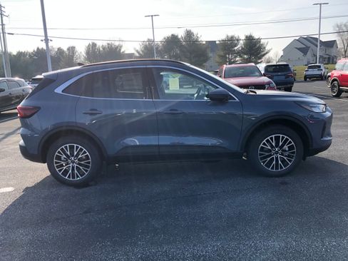 New 2025 Ford Escape SE w/ Class II Trailer Tow Package image 6