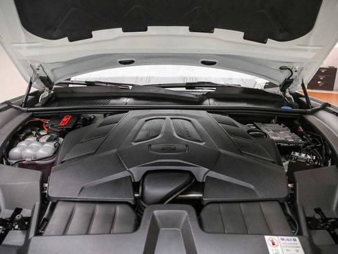 Certified 2024 Porsche Cayenne AWD/4WD image 31