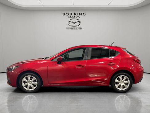 Used 2016 MAZDA MAZDA3 i Sport FWD image 2