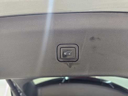 Used 2023 Buick Enclave Essence w/ Experience Buick Package AWD/4WD image 23