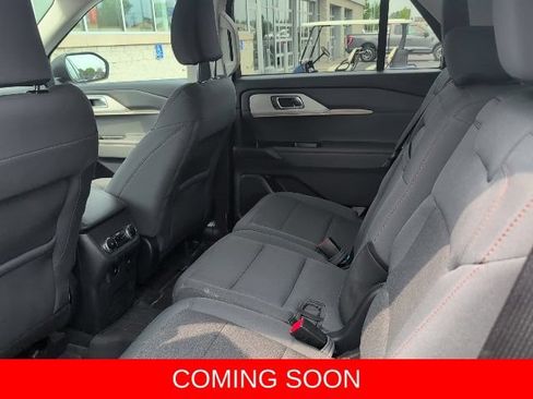 Used 2025 Ford Explorer Active AWD/4WD image 5