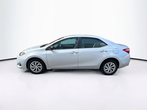 Used 2018 Toyota Corolla LE image 2