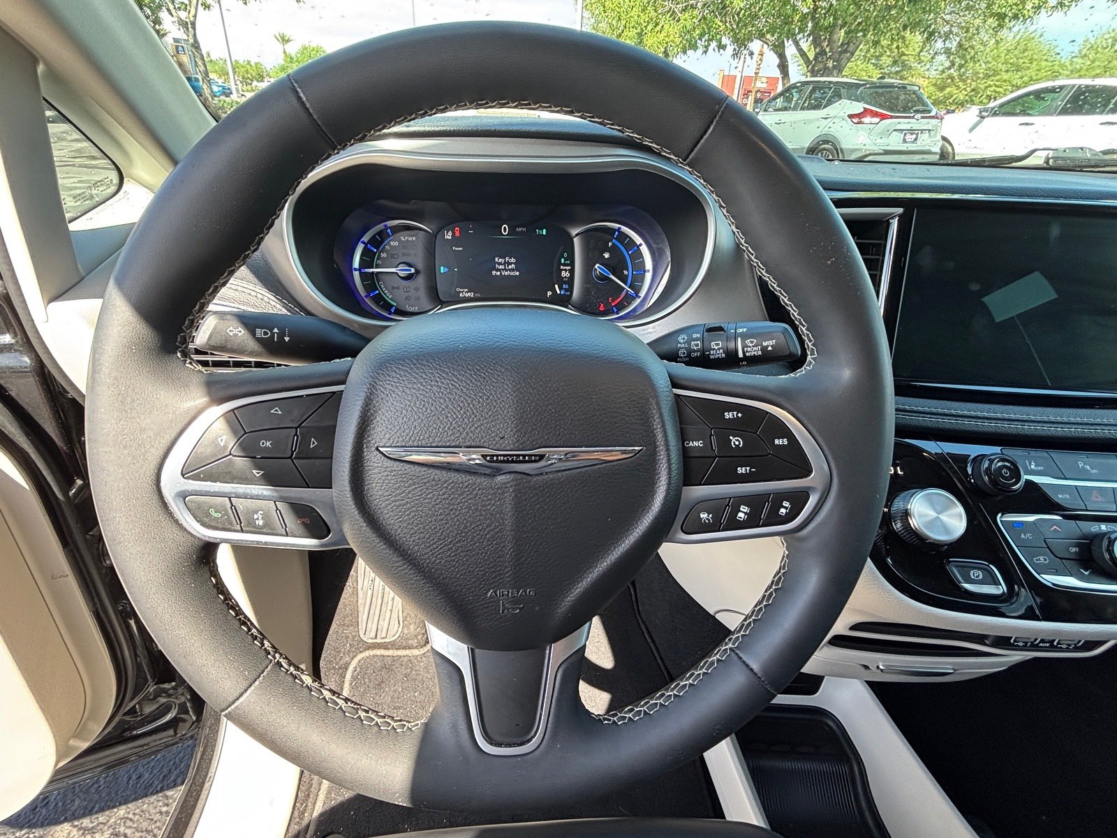 Used 2023 Chrysler Pacifica Touring-L FWD image 12