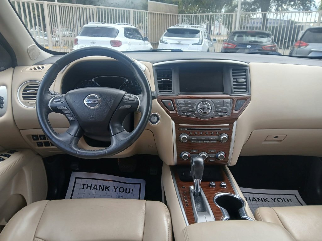 Used 2017 Nissan Pathfinder Platinum w/ Family Entertainment Package FWD image 12