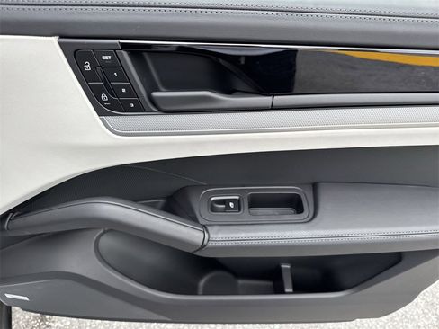 Used 2024 Porsche Cayenne S image 45