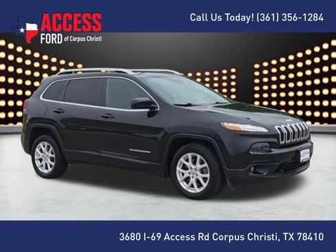 Used 2016 Jeep Cherokee Latitude FWD image 2