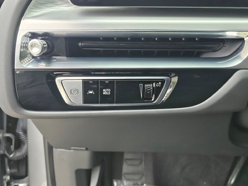 Certified 2024 Cadillac Lyriq Luxury AWD/4WD image 20