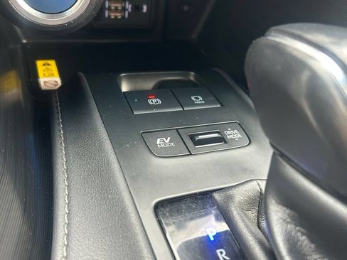 Used 2021 Toyota Venza XLE w/ Softex Package AWD/4WD image 23