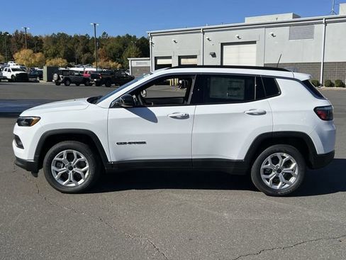 New 2026 Jeep Compass Latitude image 10