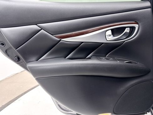 Used 2019 INFINITI Q70 Luxe w/ Sport Package image 32