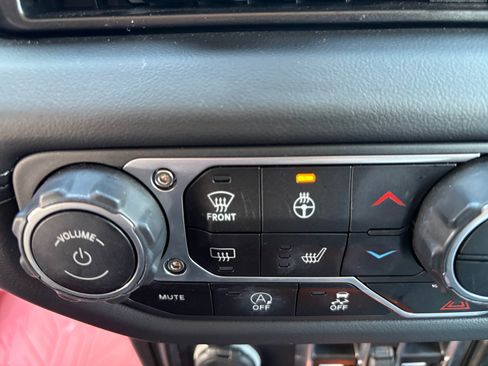 Used 2025 Jeep Gladiator Sport AWD/4WD image 23