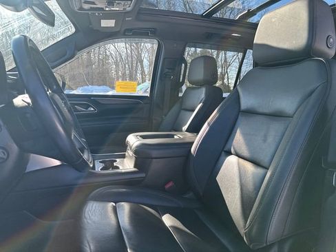 Used 2022 Chevrolet Tahoe Z71 w/ Luxury Package AWD/4WD image 39