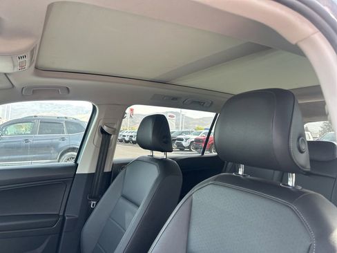 Used 2020 Volkswagen Tiguan SEL image 19