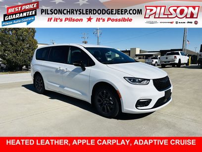 New 2026 Chrysler Pacifica Select w/ Quick Order Package 2EV