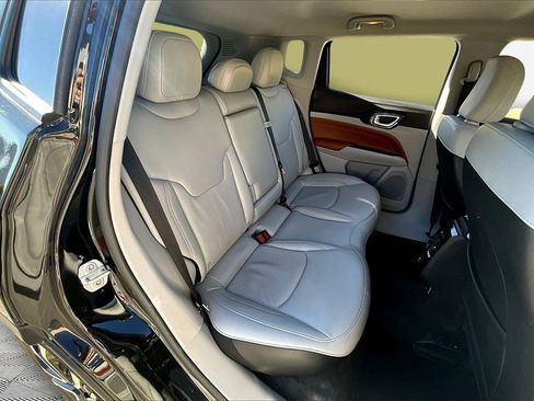 Used 2022 Jeep Compass Limited image 27