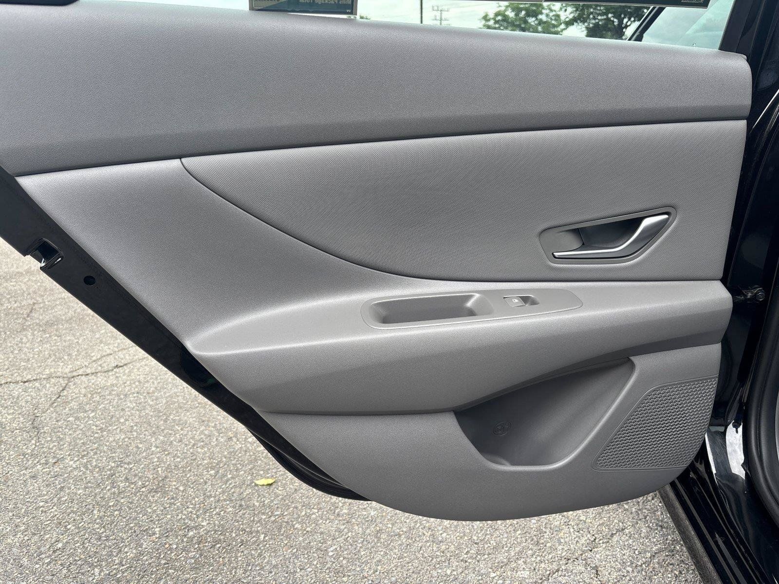 Used 2022 Hyundai Elantra SEL w/ Convenience + Premium Package FWD image 31