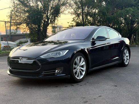 Used 2013 Tesla Model S Performance image 4