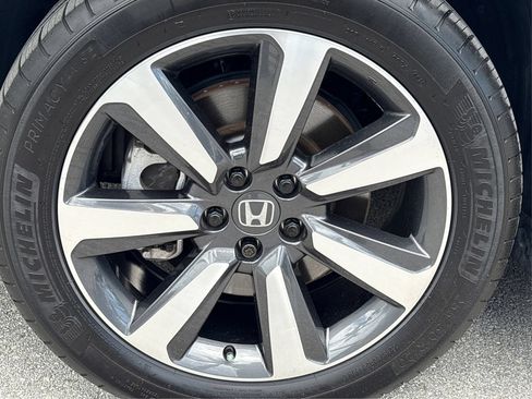 Used 2025 Honda Pilot Touring image 12