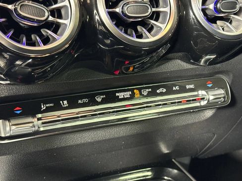Used 2022 Mercedes-Benz GLB 250 4MATIC image 19