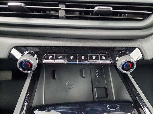 Used 2025 Chevrolet Silverado EV LT image 26