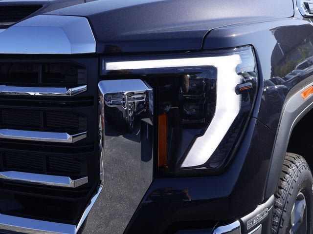 New 2026 GMC Sierra 2500 SLE w/ SLE Value Package; AWD/4WD image 4