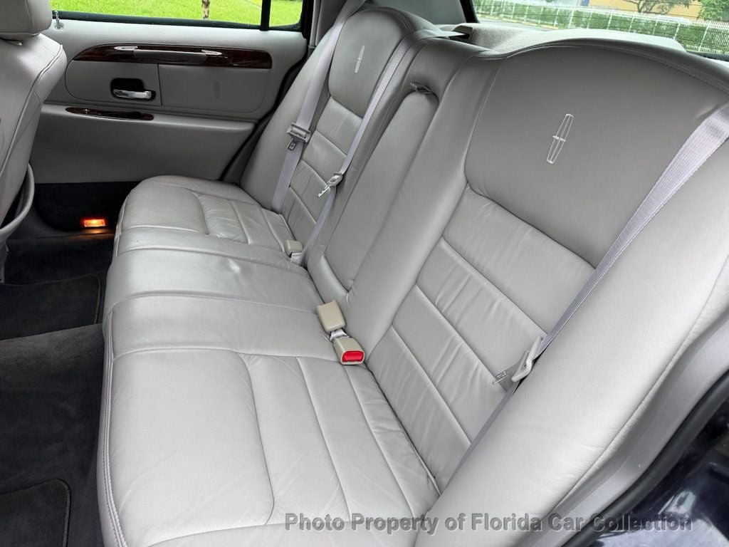 Used 1999 Lincoln Town Car Signature RWD image 26