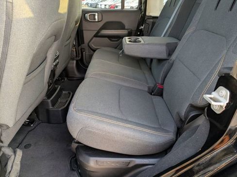 Used 2024 Jeep Wrangler Unlimited Sahara image 27