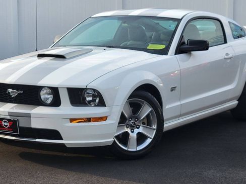 Used 2006 Ford Mustang GT Premium RWD image 2