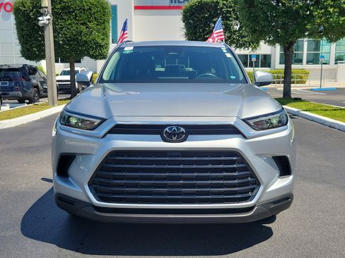 Used 2024 Toyota Grand Highlander XLE FWD image 4