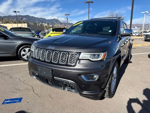 Used 2017 Jeep Grand Cherokee Overland w/ Jeep Active Safety Group image 4