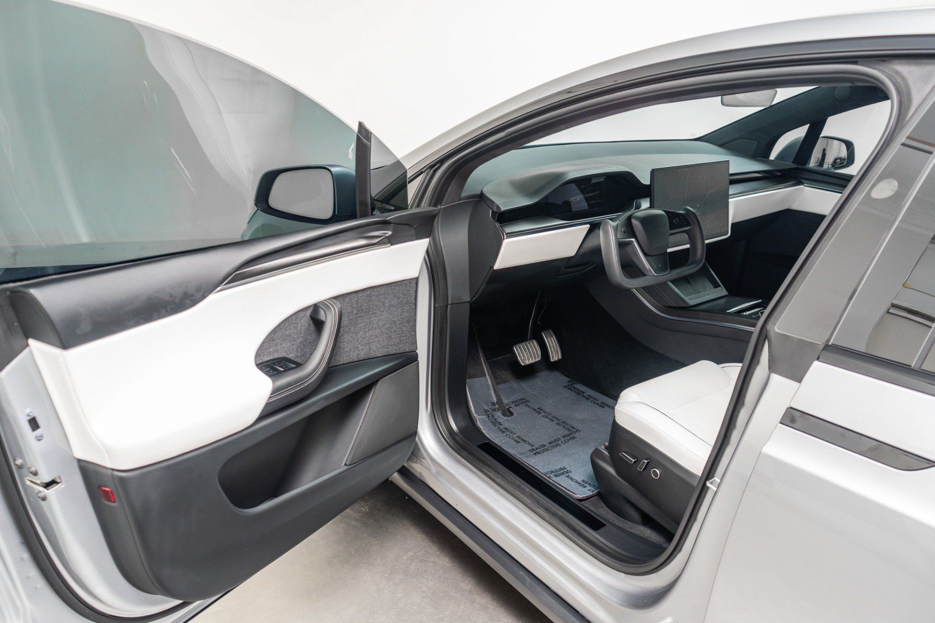 Used 2026 Tesla Model X Plaid AWD/4WD image 23