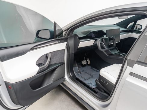 Used 2026 Tesla Model X Plaid AWD/4WD image 23