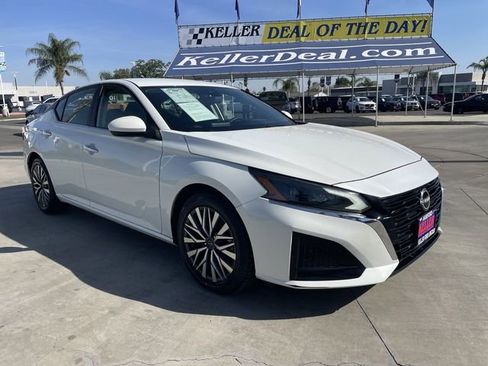 Used 2023 Nissan Altima 2.5 SV FWD image 2