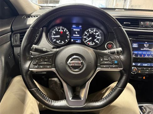 Used 2020 Nissan Rogue SV w/ Premium Package image 15
