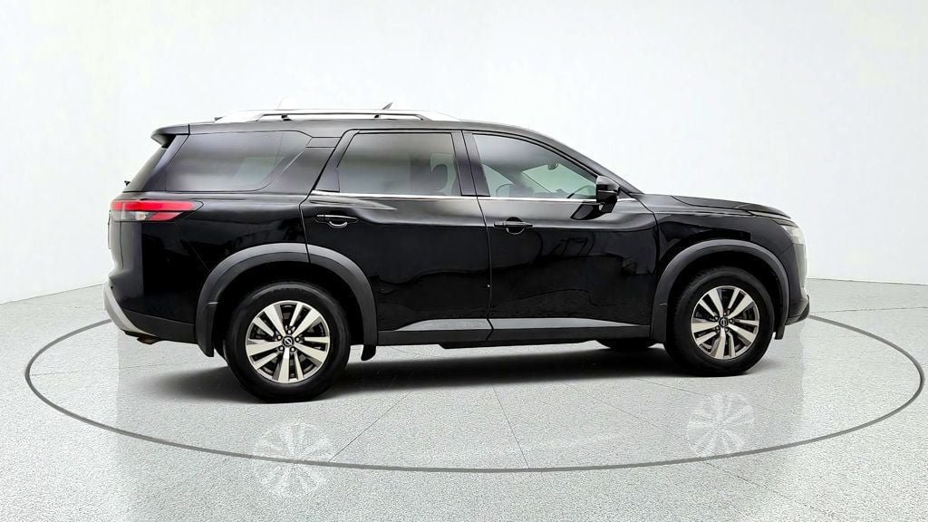 Used 2022 Nissan Pathfinder SL AWD/4WD image 4