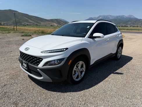 Used 2023 Hyundai Kona SEL AWD/4WD image 3