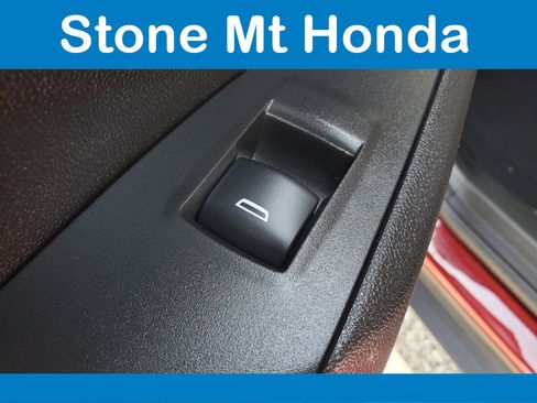 Used 2025 Chevrolet Trax LT w/ LT Convenience Package FWD image 13