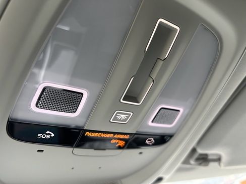 Certified 2025 Volvo S90 T8 Plus image 32